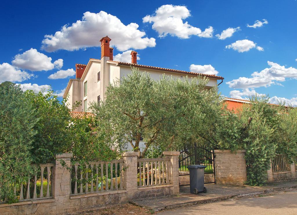 Apartments Nera Fažana エクステリア 写真